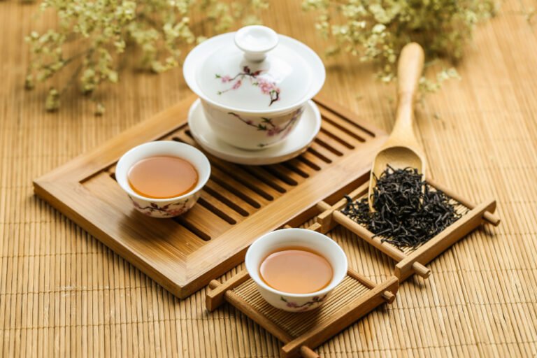 When to Drink Herbal Teas from Hong Kong: Top Health Benefits Herbal tea set on wooden tray.