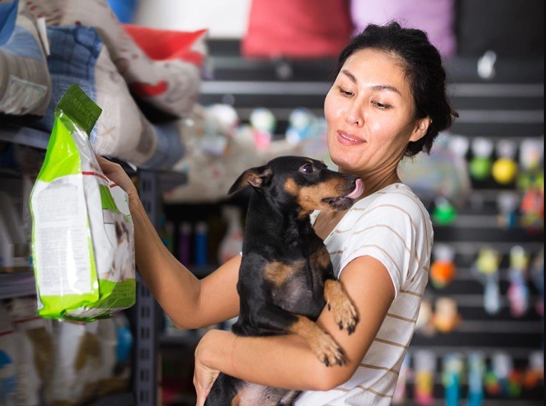 How Do Experts Provide Pet Food Regulatory Advice to Ensure Pet Health for New and Existing Products?