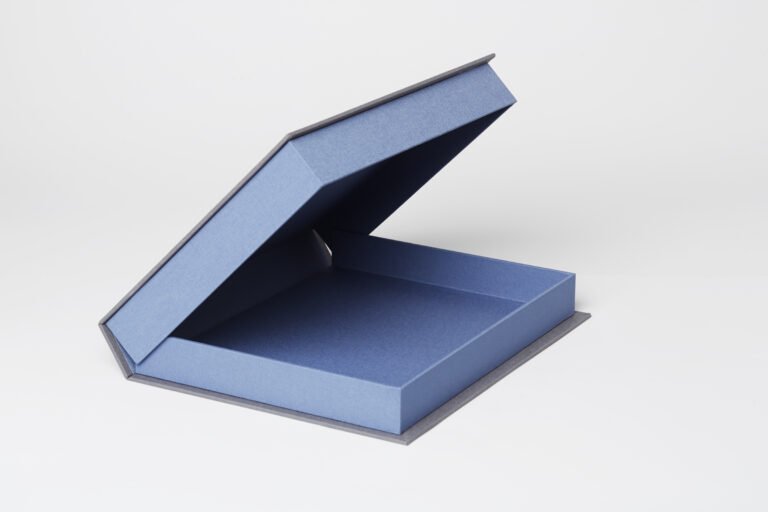 Custom clamshell packaging